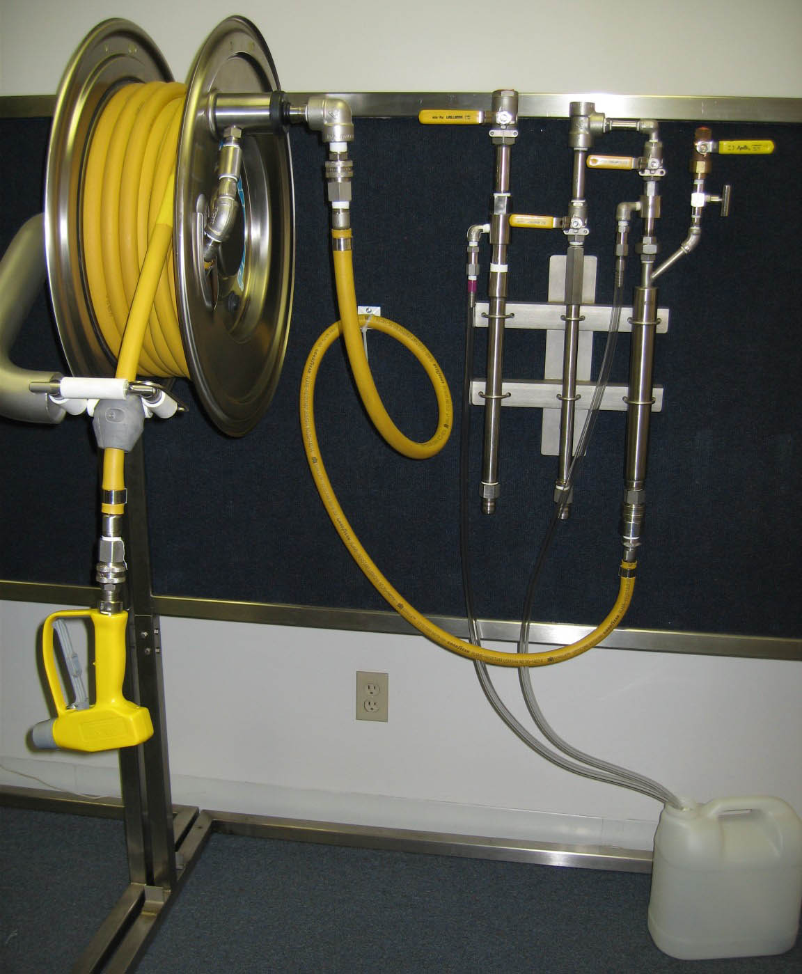 Sanitize/Rinse/Foam Cleaning Station with SS Hose Reel